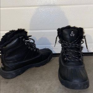 Nike snow boots